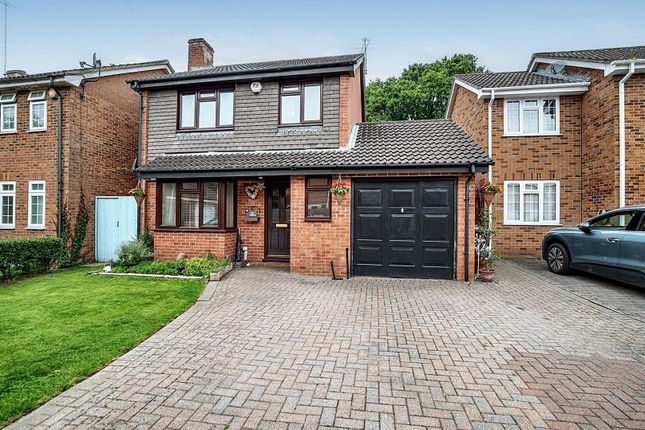 4-bed house on 50, Saffron Close, Basingstoke, £470,000