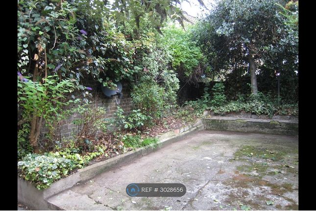 Flat A  Mayflower Road, Clapham North, London photo 4