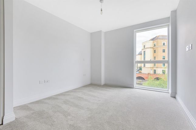 23, Flat 10, Joseph Huntley Walk, Reading photo 5