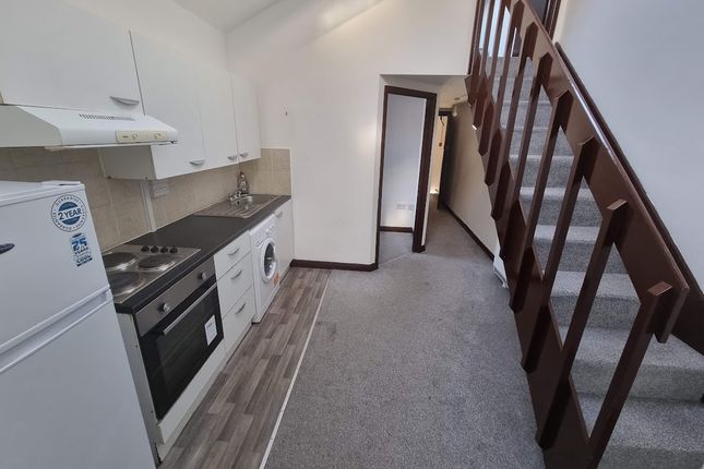 Thumbnail Flat to rent in St. Mary's Road, South Norwood, London