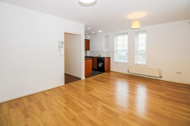 1 Maple Apartments, Beven Grove, Wakefield photo 3