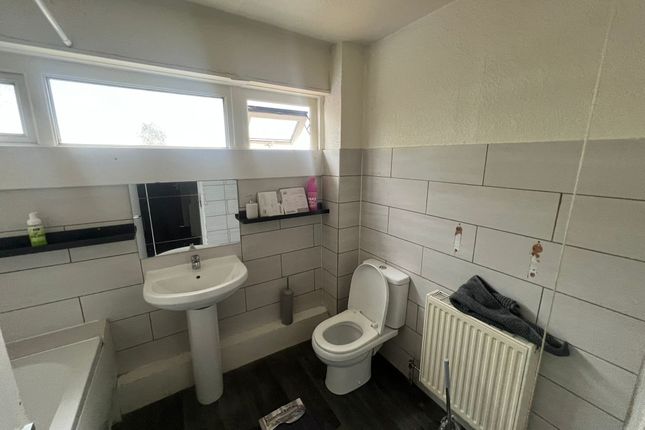 37, Woodlands Way, Birmingham photo 4