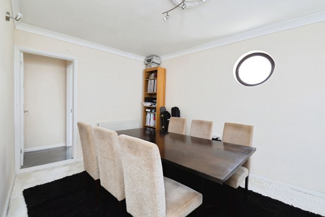 2, Yoxley Drive, Ilford photo 3