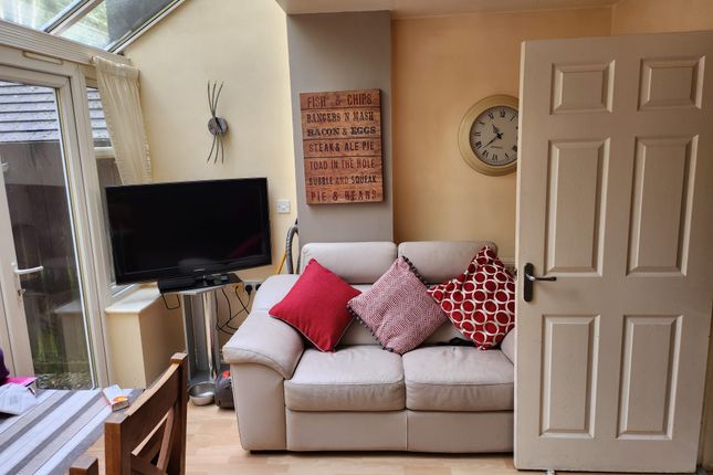 20, Treacle Row, Silverdale, Newcastle photo 5