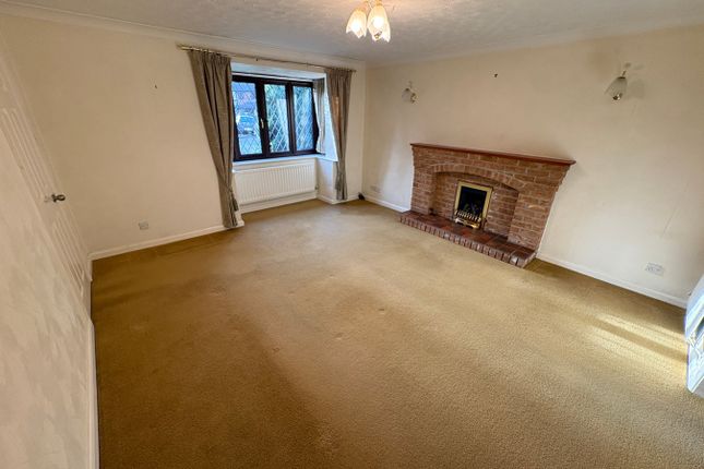 11, Hall Farm Crescent, LEICESTER photo 2