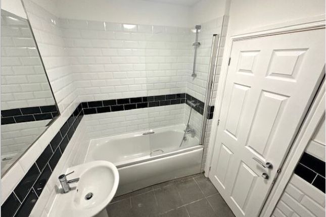 Apt 5, Crewe photo 4
