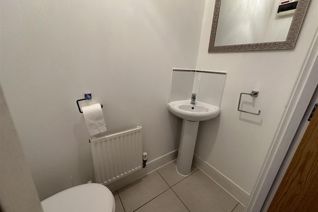 10, Amesbury Road, Slough photo 5