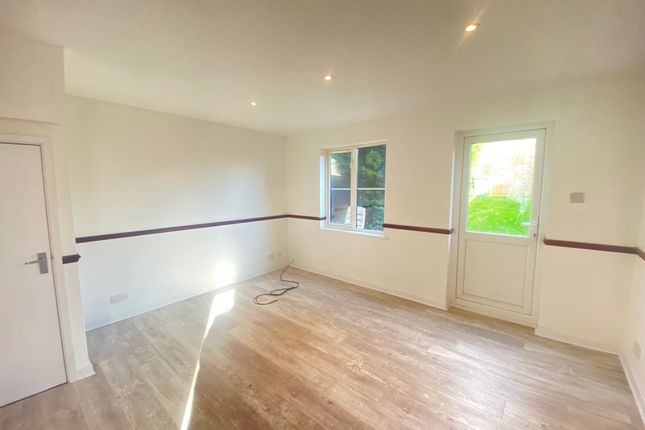 2, Chalkdell Hill, HEMEL HEMPSTEAD photo 2