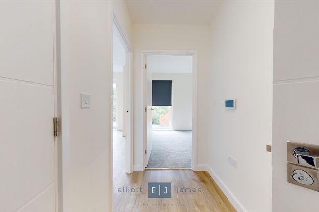 48 Luctons Close, Epping Gate, Loughton photo 2
