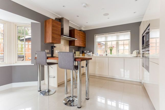 Thormanby House Furlong Drive, Ascot photo 4