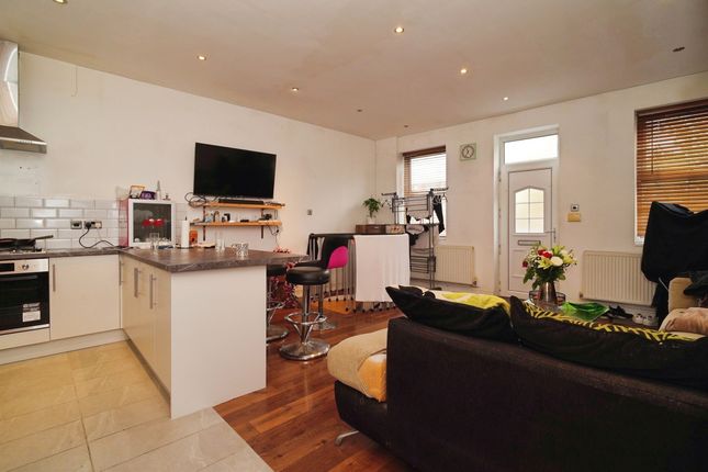 Apartment 1, 125, Racecommon Road, Barnsley photo 2