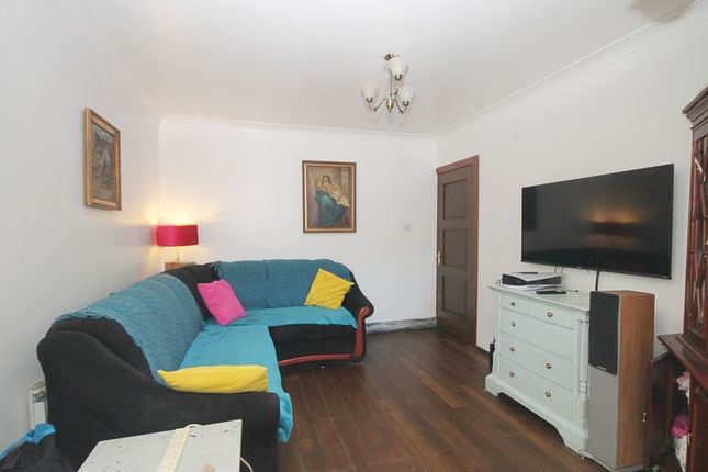73, Braund Avenue, Greenford photo 2