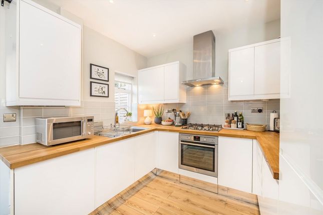 Lessingham Avenue, London photo 3