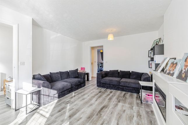 19, Newton Drive, Lincoln photo 3