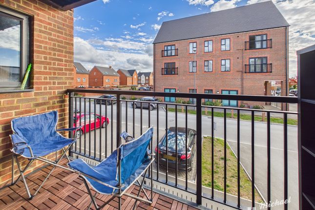 33 Kingsbrook Basin, Aylesbury photo 3