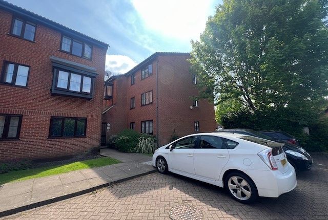 2-bed flat on 15, Tempsford Close, Enfield, £290,000