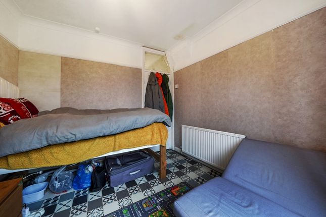 End terrace house for sale in Sylvan Road, London