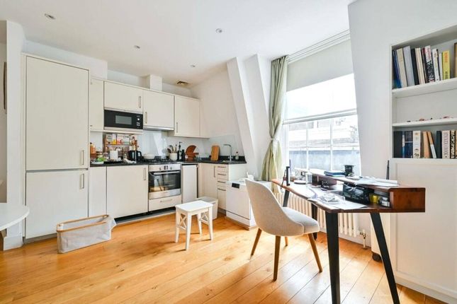 Flat to rent in Barter Street, London