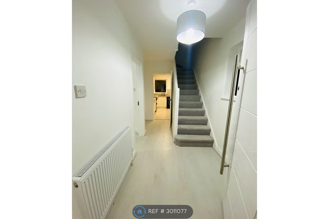 Blackwell Drive, Oxhey, Watford photo 5