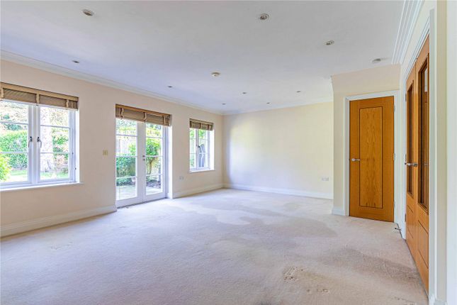 19, Middle Down, Watford photo 3