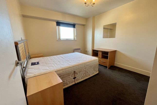 Flat for sale in Queen Street, Cardiff