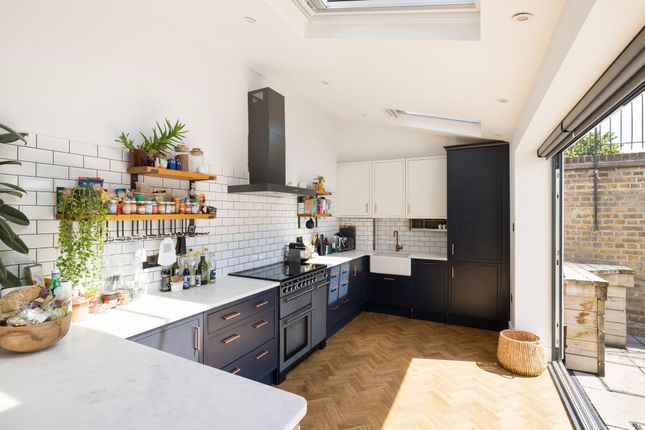 Flat A, 335 Wandsworth Road, London photo 4