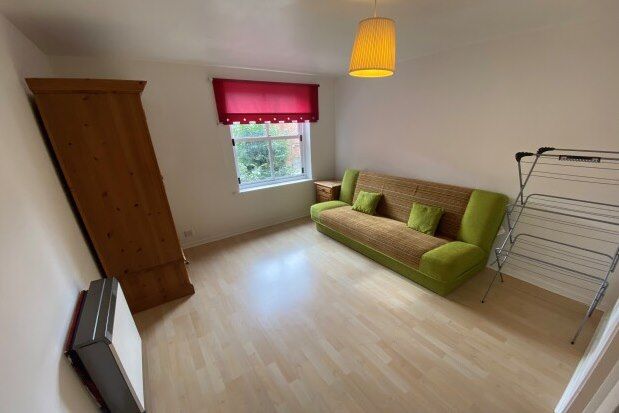 Flat to rent in Flax House, Leeds