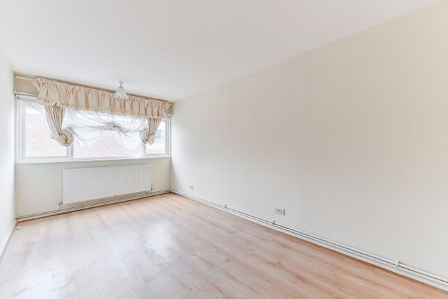 Farnham Gardens, Raynes Park photo 4