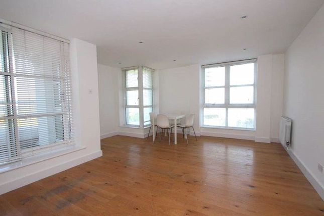Thumbnail Flat to rent in Barrier Point Road, London