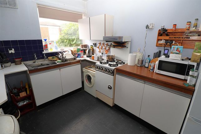 37, Moyle Close, Rainham photo 4