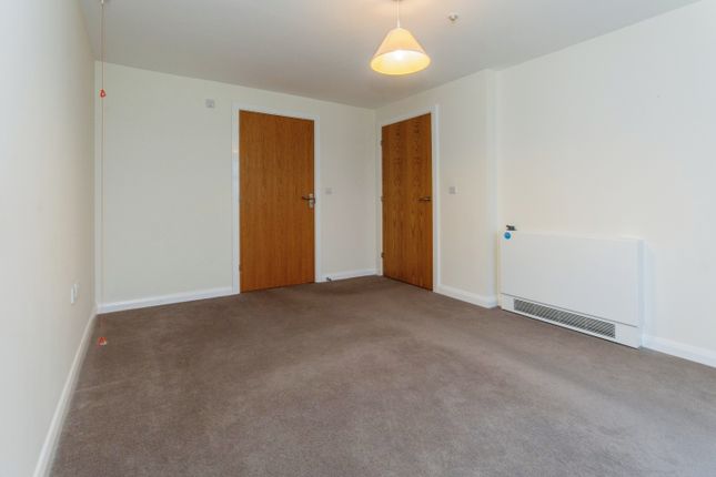 Flat for sale in Truro Road, Gravesend