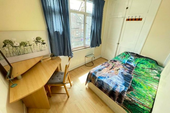 17, Malam Gardens, London photo 4