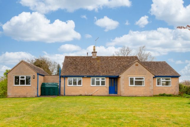 Bungalow to rent in Lampitts Green, Wroxton, Banbury