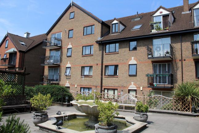 Flats To Let In Foxley Gardens Purley Cr8 Apartments Rent Thumbnail Flat To Rent In French Apartments Lansdowne Road Purley
