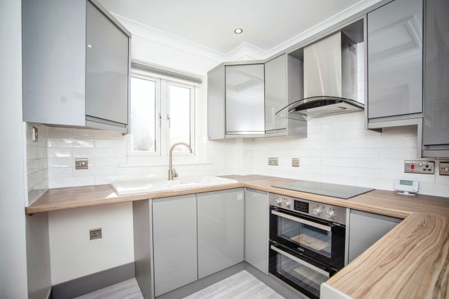 Flat for sale in Bishops Walk, Rochester, Kent