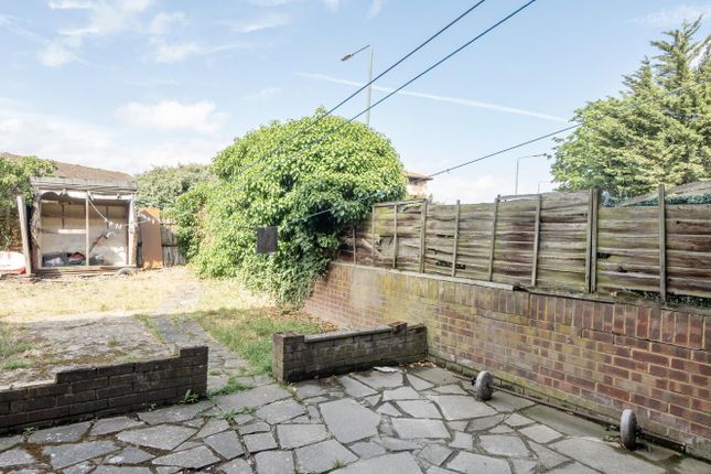 48, Surlingham Close, London photo 4