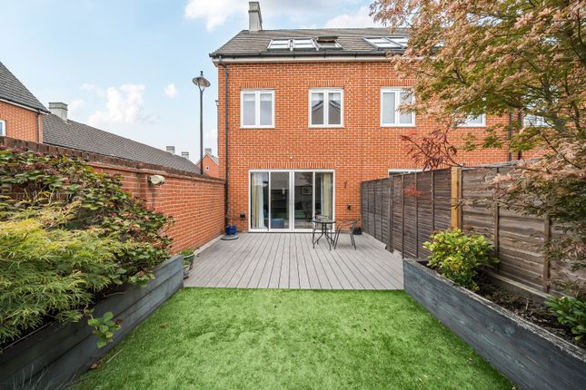 21, Baynton Road, Woking photo 3