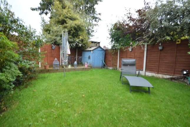 3 Furness Grove, Stockport photo 4