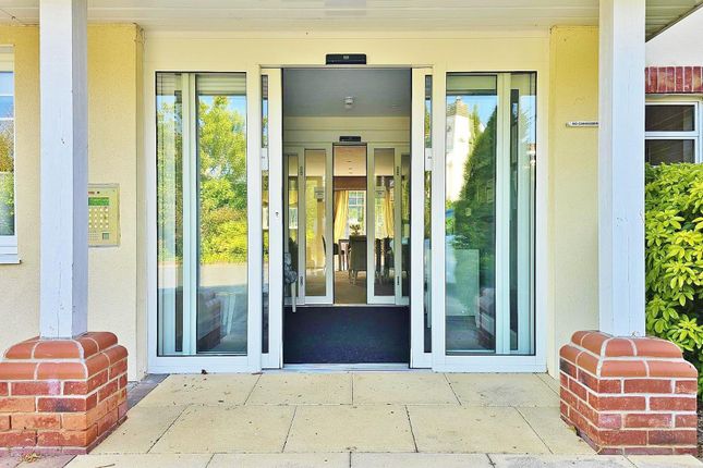 Apartment 14, Victoria Gardens, Hadleigh Road, Frinton-on-Sea photo 3