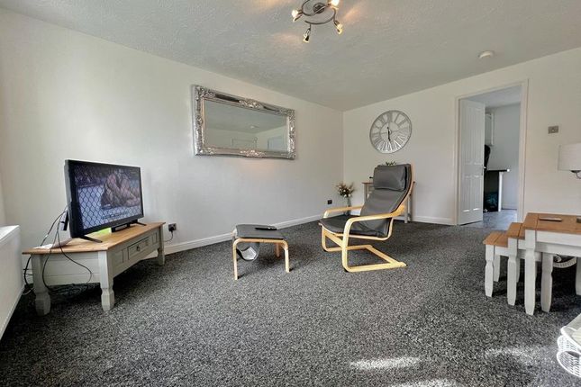 35, Alanby Drive, West Yorkshire photo 4
