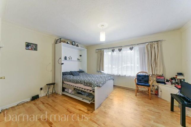 Studio to rent in Oakleigh Park North, Whetstone, London