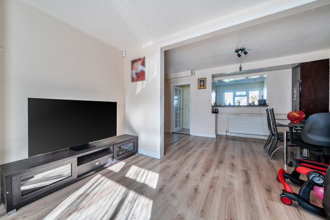 89, Dale Avenue, Edgware photo 3