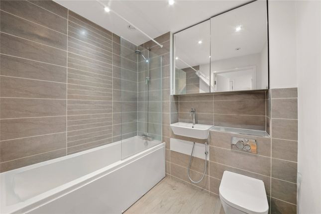 Wintergreen Boulevard, West Drayton photo 4