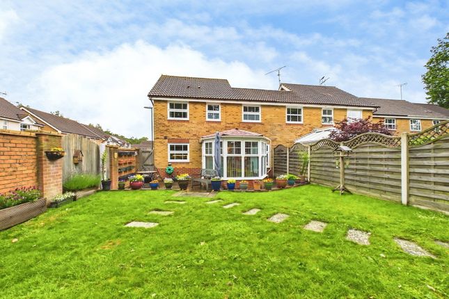 42, Earles Meadow, Horsham photo 4