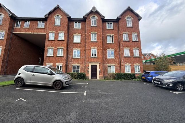 1-bed flat on 23 Weavers Court, Blackburn, £850/mo
