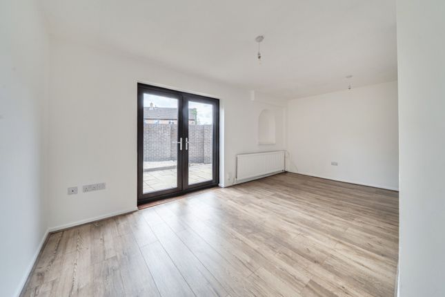37, Herald Way, Bicester photo 3