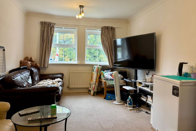 67, Crispin Way, Uxbridge photo 2