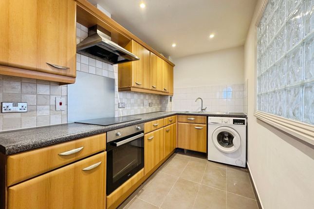 Flat 54, Geneva Court, London photo 2