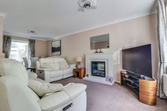 7, Great Notley Avenue, Braintree photo 2