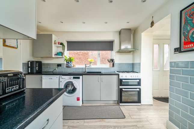 23 Moorside Vale, Drighlington photo 2